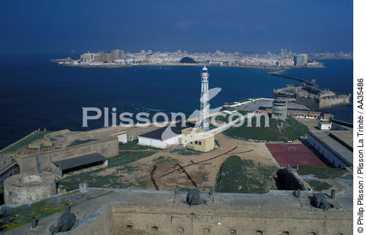 Le phare Cadiz en Espagne - © Philip Plisson / Plisson La Trinité / AA35486 - Nos reportages photos - Phare [Andalousie]