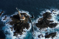 Le phare des Roches Douvres © Philip Plisson / Plisson La Trinité / AA35499 - Nos reportages photos - Phares France