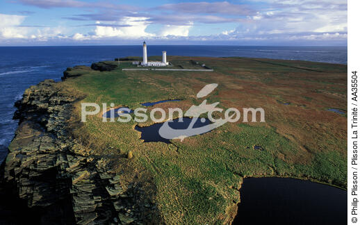 The lighthouse on the island of Pentland Skerries, Scotland - © Philip Plisson / Plisson La Trinité / AA35504 - Photo Galleries - Scotland