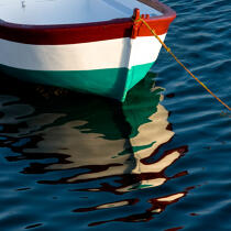 Barque dans le port de Roscoff © Philip Plisson / Plisson La Trinité / AA35510 - Nos reportages photos - Reflet