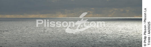 Lumière sur la mer d'iroise - © Philip Plisson / Plisson La Trinité / AA35525 - Nos reportages photos - Mer