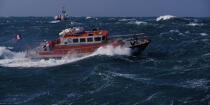 lifeboat at sea © Philip Plisson / Plisson La Trinité / AA35545 - Photo Galleries - Lifesaving at sea
