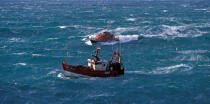 Return to port on a stormy sea © Philip Plisson / Plisson La Trinité / AA35560 - Photo Galleries - Fishing vessel