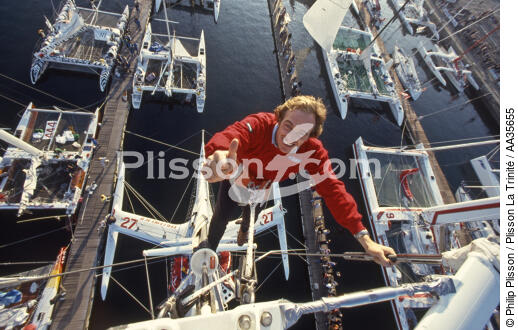 François Boucher dans la mâture de Ker Cadelac - Route du Rhum 1986 - © Philip Plisson / Plisson La Trinité / AA35655 - Nos reportages photos - Course au large