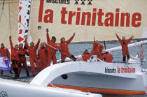 Le trimaran La Trinitaine skippé par Marc Guillemot © Philip Plisson / Plisson La Trinité / AA35676 - Nos reportages photos - Multicoque
