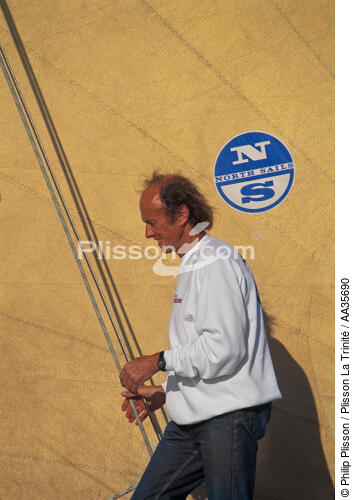 Le navigateur Mike Birch - © Philip Plisson / Plisson La Trinité / AA35690 - Nos reportages photos - Vertical