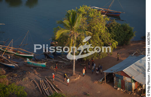 Majunga, côtes Nord Ouest de Madagascar. - © Philip Plisson / Plisson La Trinité / AA35784 - Nos reportages photos - Pirogue