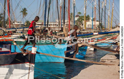 Port de Majunga, côtes Nord Ouest de Madagascar. - © Philip Plisson / Plisson La Trinité / AA35824 - Nos reportages photos - Monocoque