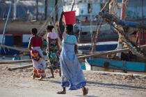 Majunga port, North West coast of Madagascar. © Philip Plisson / Plisson La Trinité / AA35844 - Photo Galleries - Old gaffer