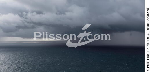 Ciel de grain en Mer d'Iroise - © Philip Plisson / Plisson La Trinité / AA35878 - Nos reportages photos - Finistère