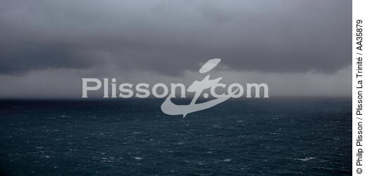 Ciel de grain en Mer d'Iroise - © Philip Plisson / Plisson La Trinité / AA35879 - Nos reportages photos - Ciel de grain