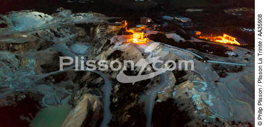 Kaolin de Ploemeur - © Philip Plisson / Plisson La Trinité / AA35908 - Nos reportages photos - Ville [56]