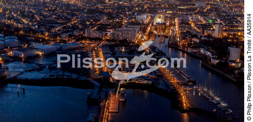 Le port de Lorient de nuit - © Philip Plisson / Plisson La Trinité / AA35914 - Nos reportages photos - Ville [56]