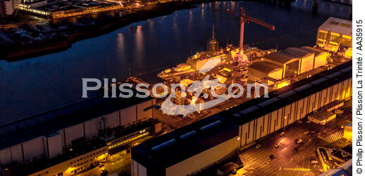 Le port de Lorient de nuit - © Philip Plisson / Plisson La Trinité / AA35915 - Nos reportages photos - Moment de la journée
