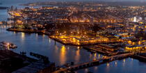 Le port de Lorient de nuit © Philip Plisson / Plisson La Trinité / AA35916 - Nos reportages photos - Environnement