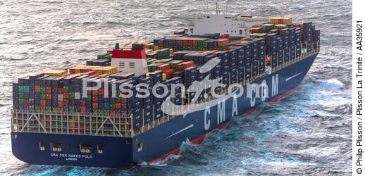 The container ship Marco Polo - © Philip Plisson / Plisson La Trinité / AA35921 - Photo Galleries - The Ouessant Shipping Lane