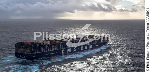 Le porte conteneur Marco Polo - © Philip Plisson / Plisson La Trinité / AA35924 - Nos reportages photos - Le CMA CGM Marco Polo