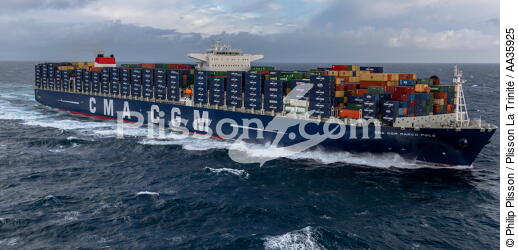 The container ship Marco Polo - © Philip Plisson / Plisson La Trinité / AA35925 - Photo Galleries - CMA CGM Marco Polo