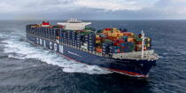 The container ship Marco Polo © Philip Plisson / Plisson La Trinité / AA35926 - Photo Galleries - Containerships, the excess