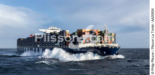 Le porte conteneur Marco Polo - © Philip Plisson / Plisson La Trinité / AA35934 - Nos reportages photos - Le CMA CGM Marco Polo