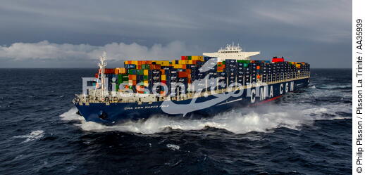 The container ship Marco Polo - © Philip Plisson / Plisson La Trinité / AA35939 - Photo Galleries - The Ouessant Shipping Lane