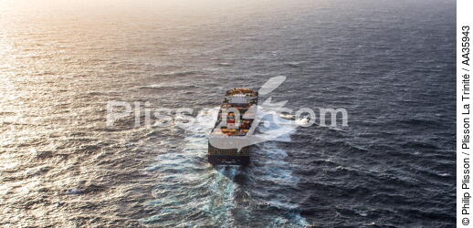 The container ship Marco Polo - © Philip Plisson / Plisson La Trinité / AA35943 - Photo Galleries - The Ouessant Shipping Lane