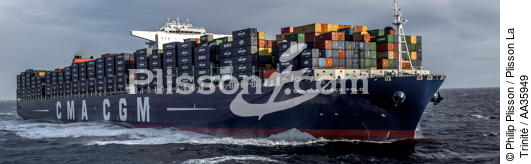 The container door Marco Polo - © Philip Plisson / Plisson La Trinité / AA35949 - Photo Galleries - Containership