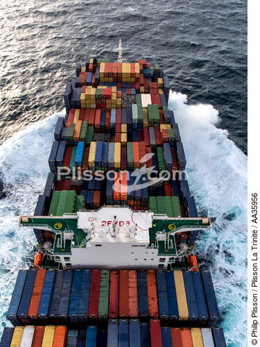 Le Porte Conteneur Marco Polo - © Philip Plisson / Plisson La Trinité / AA35956 - Nos reportages photos - Transport maritime