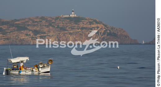 Pointe de la Revelata - © Philip Plisson / Plisson La Trinité / AA36010 - Nos reportages photos - Pêche côtière