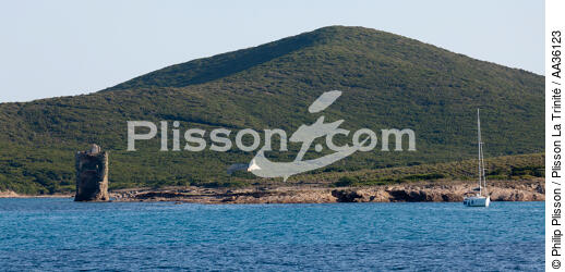 Cap Corse, côte Est - © Philip Plisson / Plisson La Trinité / AA36123 - Nos reportages photos - Chapelle