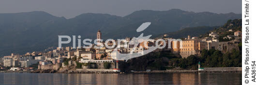 Bastia - © Philip Plisson / Plisson La Trinité / AA36154 - Nos reportages photos - Feu de port