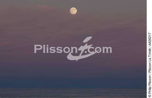 Corse Sud Est - © Philip Plisson / Plisson La Trinité / AA36217 - Nos reportages photos - Lune