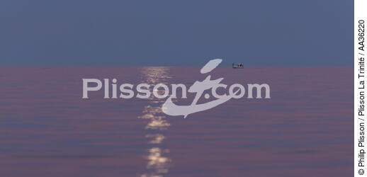 Corsica South East - © Philip Plisson / Plisson La Trinité / AA36220 - Photo Galleries - Light