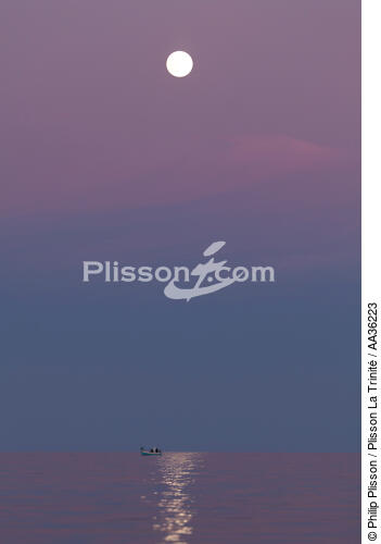 Corsica South East - © Philip Plisson / Plisson La Trinité / AA36223 - Photo Galleries - Moon