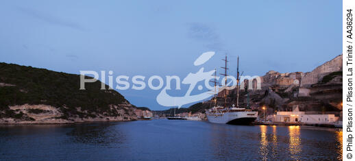Bonifacio, Corse - © Philip Plisson / Plisson La Trinité / AA36294 - Nos reportages photos - Collection Créative