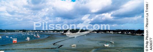 Basse mer sur la rivière de Crac'h - © Philip Plisson / Plisson La Trinité / AA36377 - Nos reportages photos - Marée