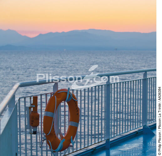 A bord du ferry, Corse - © Philip Plisson / Plisson La Trinité / AA36384 - Nos reportages photos - Elément d'un bateau