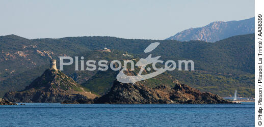 Corse - © Philip Plisson / Plisson La Trinité / AA36399 - Nos reportages photos - D'Ajaccio à la pointe de la Revellata