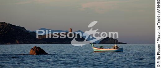 Corse - © Philip Plisson / Plisson La Trinité / AA36482 - Nos reportages photos - Pêche
