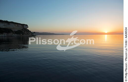 Santa Manza gulf, Corsica - © Philip Plisson / Plisson La Trinité / AA36534 - Photo Galleries - Calm sea