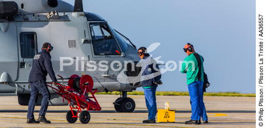 La flottille 33F - © Philip Plisson / Plisson La Trinité / AA36557 - Nos reportages photos - Hélicoptère