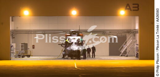 La flottille 33F - © Philip Plisson / Plisson La Trinité / AA36560 - Nos reportages photos - Hélicoptère militaire