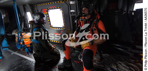 La flottille 33F - © Philip Plisson / Plisson La Trinité / AA36570 - Photo Galleries - Lifesaving at sea