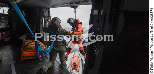 La flottille 33F - © Philip Plisson / Plisson La Trinité / AA36574 - Photo Galleries - Lifesaving at sea