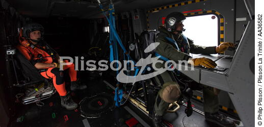 La flottille 33F - © Philip Plisson / Plisson La Trinité / AA36582 - Nos reportages photos - Hélicoptère