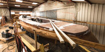 Restauration du 12 mètres JI France au chantier naval de Vilaine à Arzal. © Philip Plisson / Plisson La Trinité / AA36662 - Nos reportages photos - Monocoque