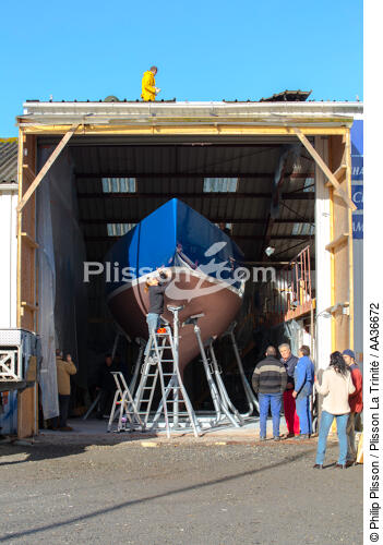 Restauration du 12 mètres JI France au chantier naval de Vilaine à Arzal. - © Philip Plisson / Plisson La Trinité / AA36672 - Nos reportages photos - Vertical