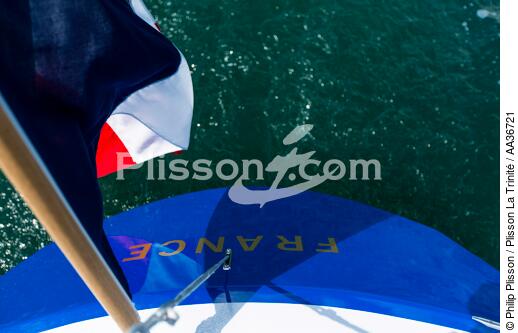 Le 12 mètres JI France en baie de Quiberon - © Philip Plisson / Plisson La Trinité / AA36721 - Nos reportages photos - France 1