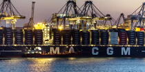 CMA CGM Jules Verne © Philip Plisson / Plisson La Trinité / AA36999 - Photo Galleries - Containerships, the excess