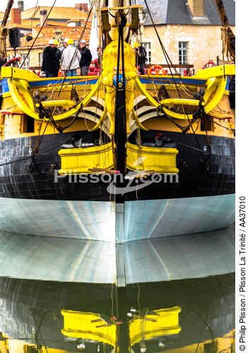 La pose de la mâture de l'Hermione à rochefort - © Philip Plisson / Plisson La Trinité / AA37010 - Nos reportages photos - Terme marin